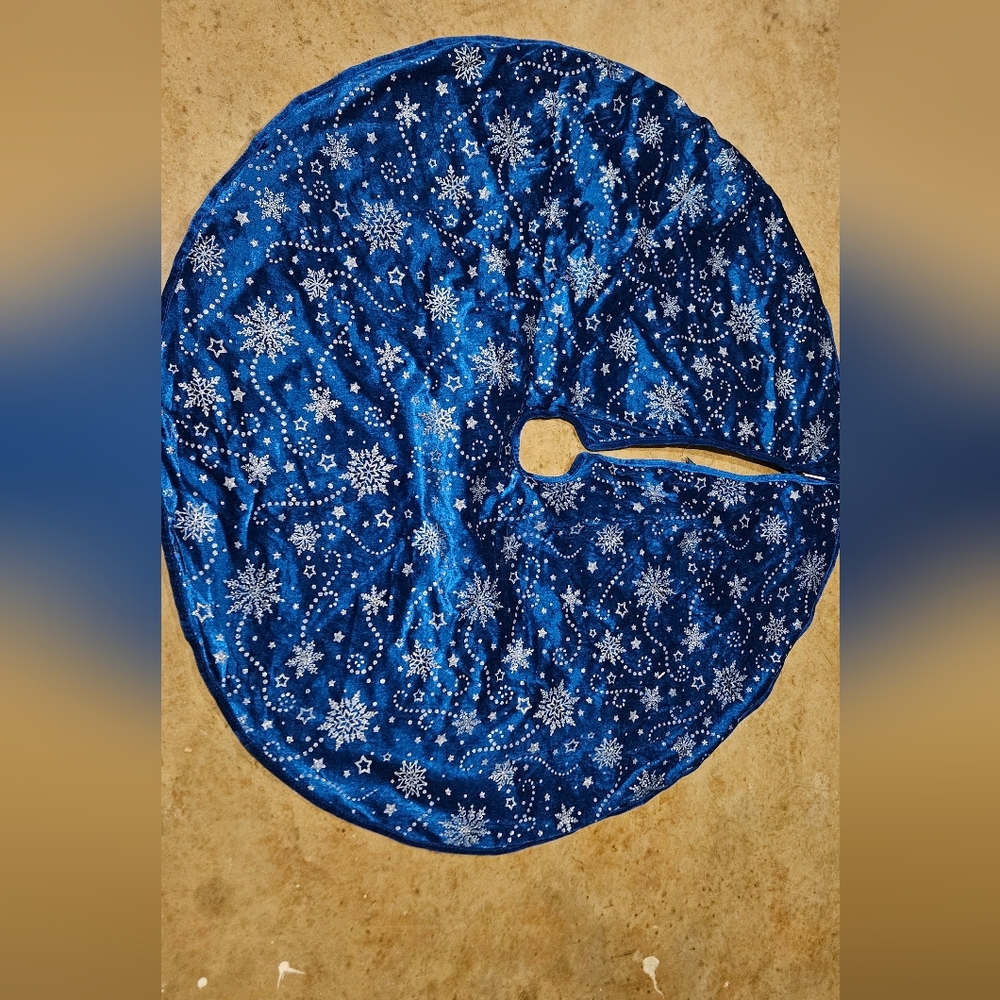 Blue Snowflake Tree Skirt